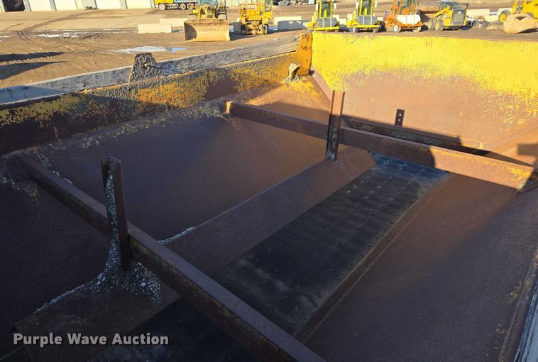 image for item EB1306 1992 Mack CH613 spreader truck