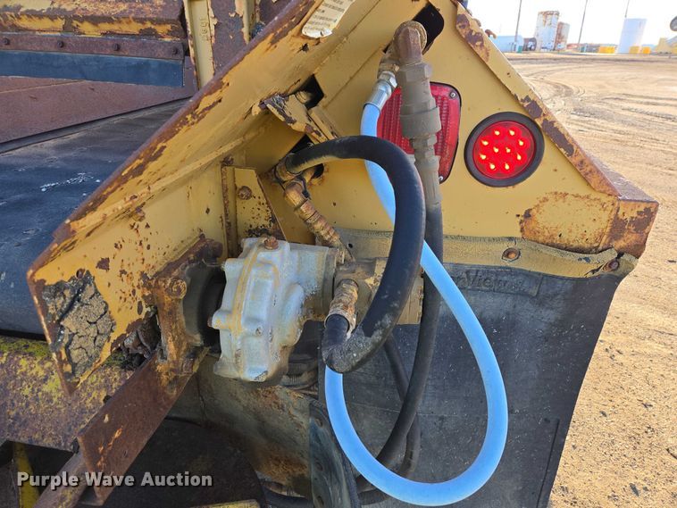 image for item EB1306 1992 Mack CH613 spreader truck