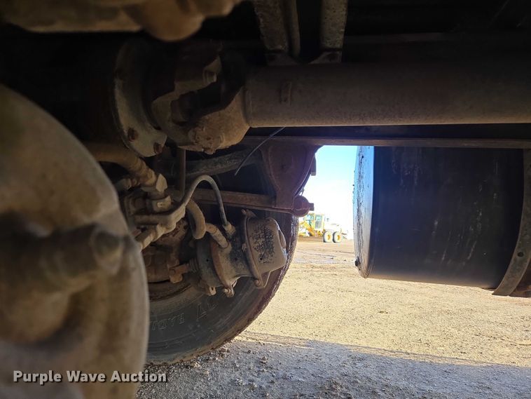 image for item EB1306 1992 Mack CH613 spreader truck