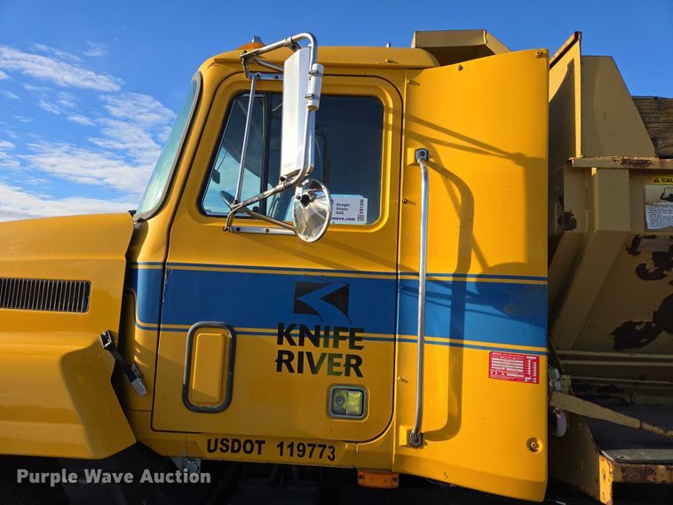 image for item EB1306 1992 Mack CH613 spreader truck