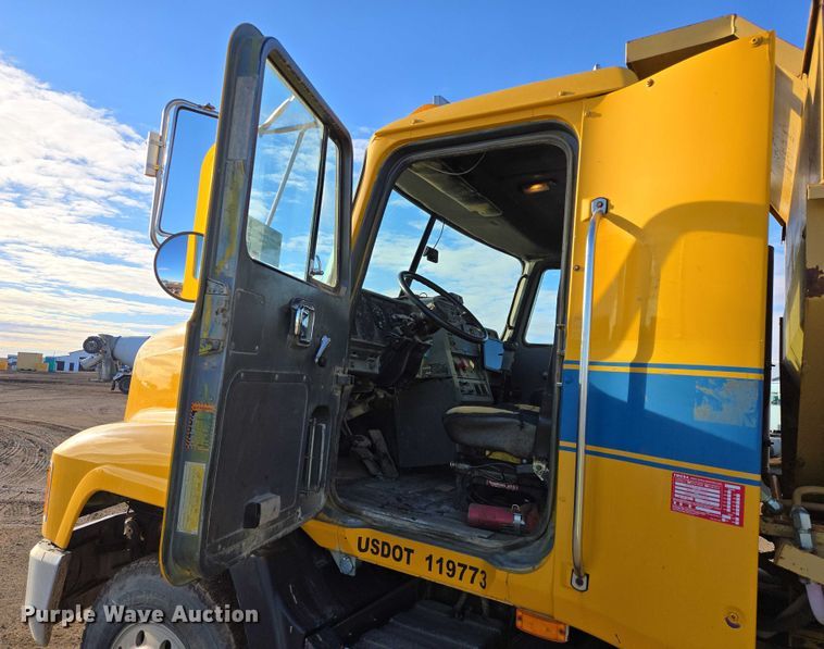 image for item EB1306 1992 Mack CH613 spreader truck