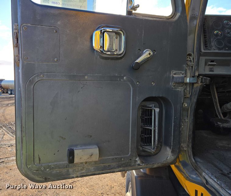 image for item EB1306 1992 Mack CH613 spreader truck