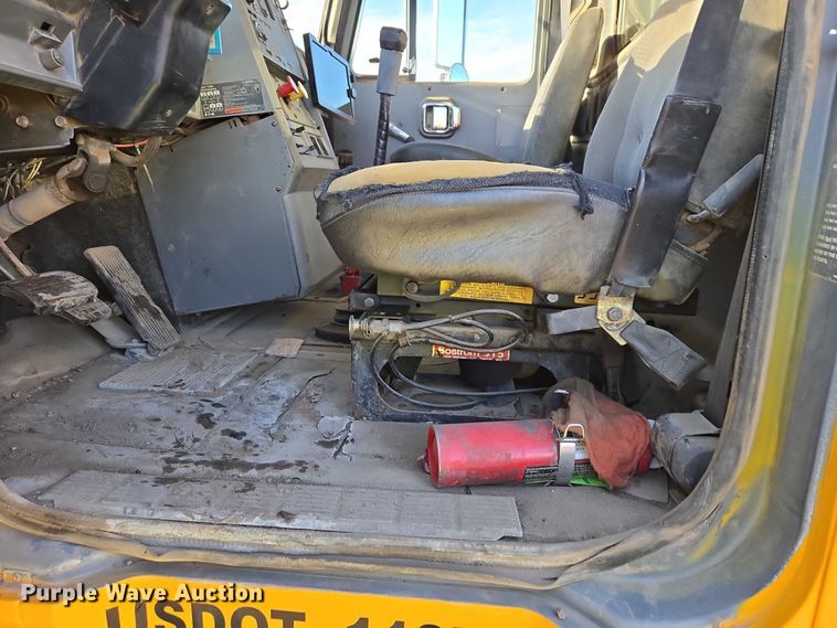 image for item EB1306 1992 Mack CH613 spreader truck