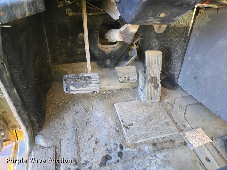 image for item EB1306 1992 Mack CH613 spreader truck