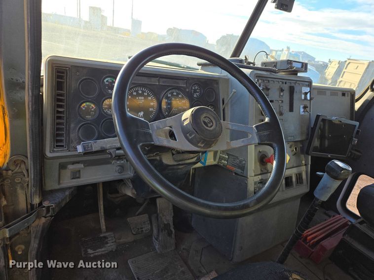 image for item EB1306 1992 Mack CH613 spreader truck