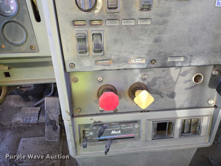 image for item EB1306 1992 Mack CH613 spreader truck