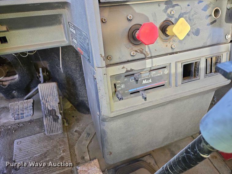 image for item EB1306 1992 Mack CH613 spreader truck