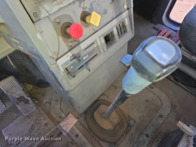 image for item EB1306 1992 Mack CH613 spreader truck