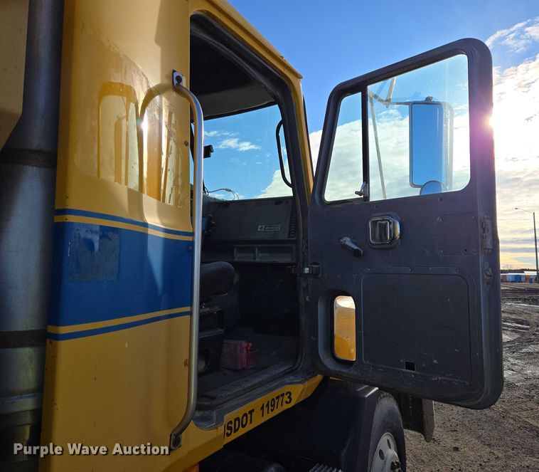 image for item EB1306 1992 Mack CH613 spreader truck