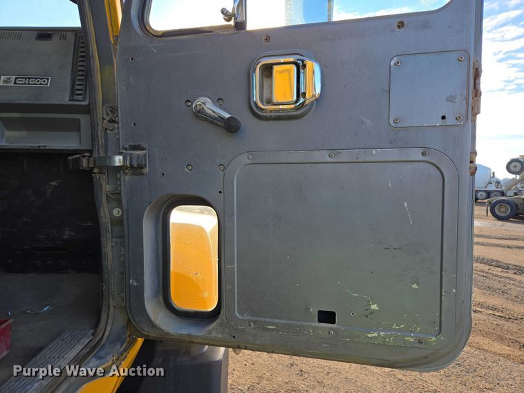 image for item EB1306 1992 Mack CH613 spreader truck