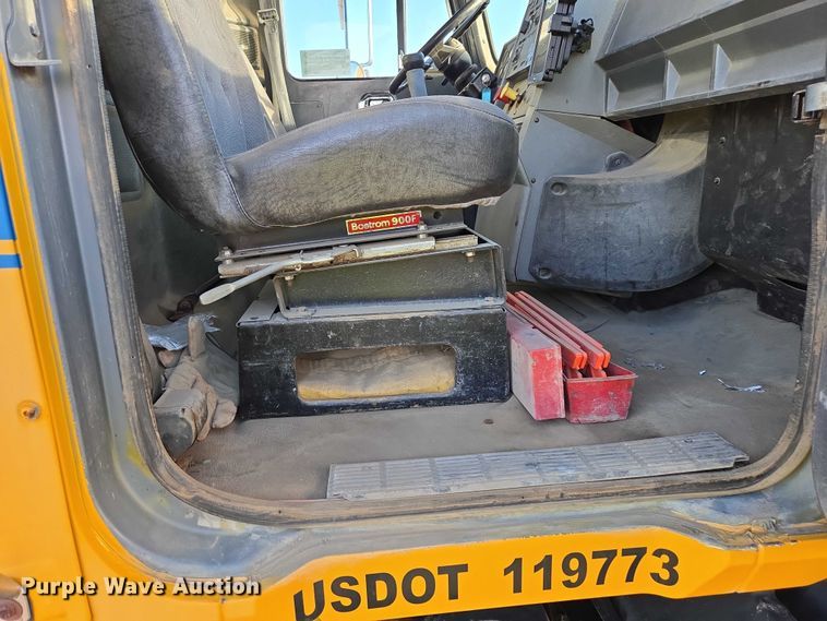 image for item EB1306 1992 Mack CH613 spreader truck