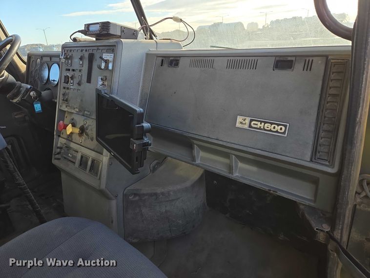 image for item EB1306 1992 Mack CH613 spreader truck