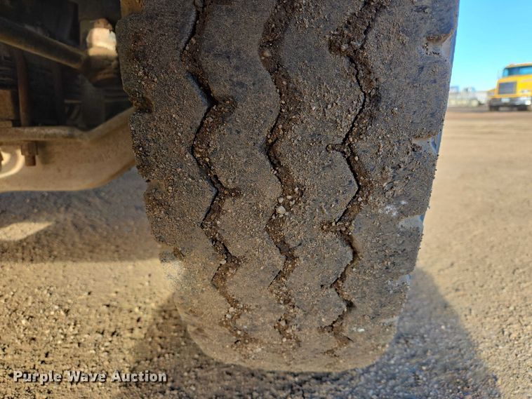 image for item EB1306 1992 Mack CH613 spreader truck