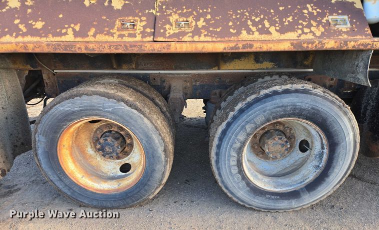 image for item EB1306 1992 Mack CH613 spreader truck