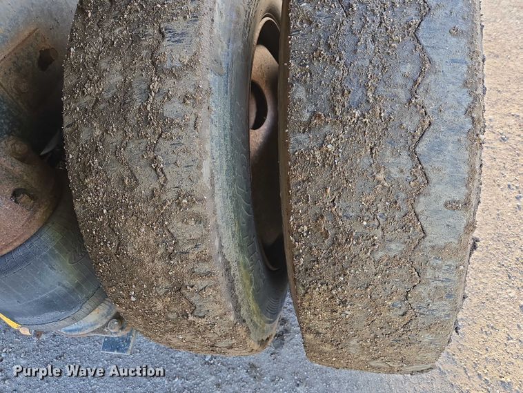 image for item EB1306 1992 Mack CH613 spreader truck