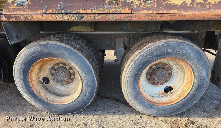 image for item EB1306 1992 Mack CH613 spreader truck