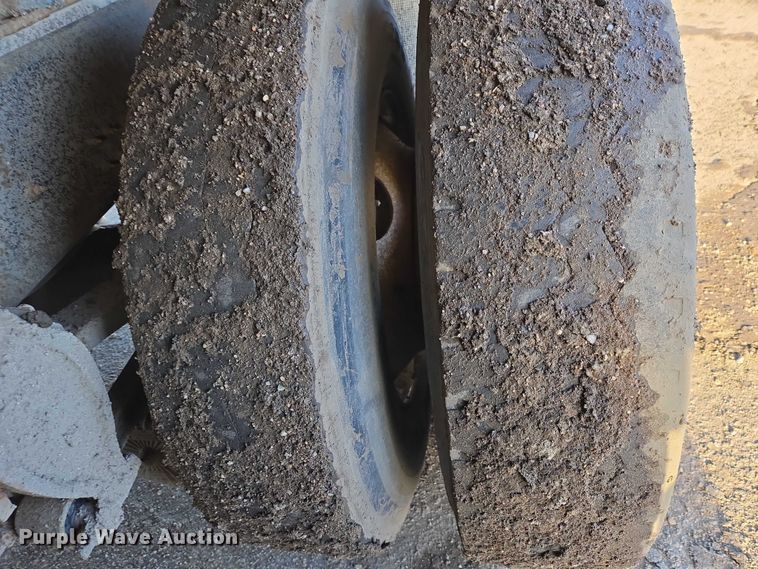 image for item EB1306 1992 Mack CH613 spreader truck