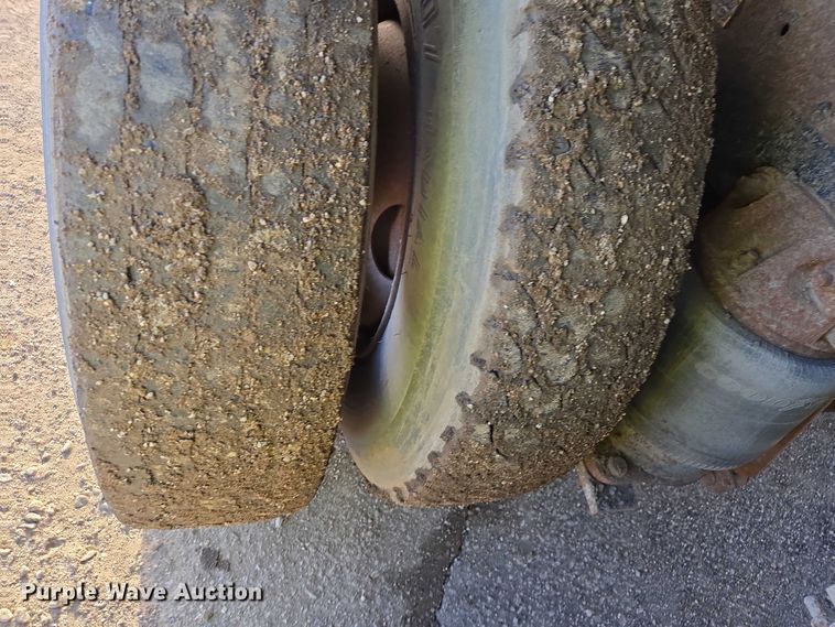 image for item EB1306 1992 Mack CH613 spreader truck