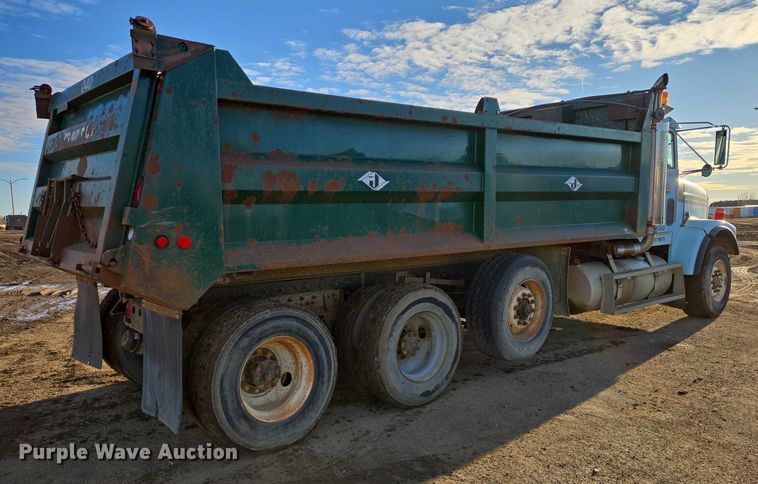 image for item EB1307 2000 Freightliner FLD dump truck