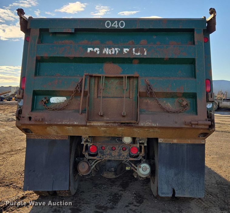 image for item EB1307 2000 Freightliner FLD dump truck