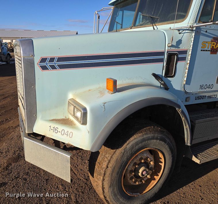 image for item EB1307 2000 Freightliner FLD dump truck