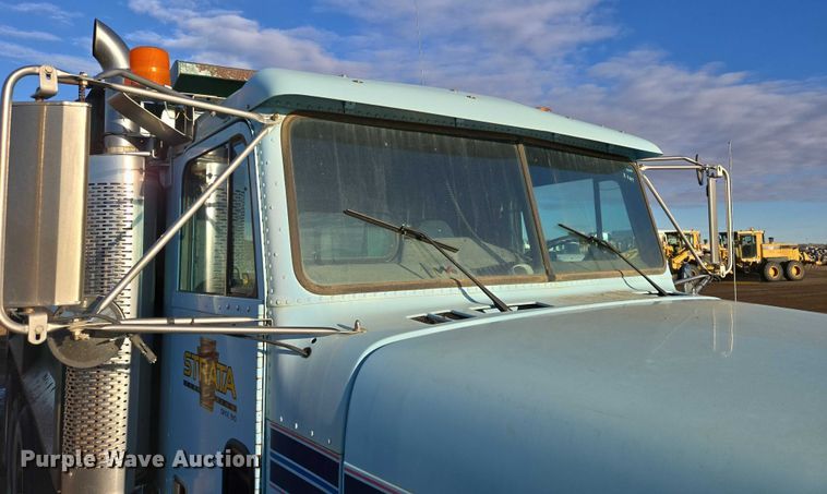 image for item EB1307 2000 Freightliner FLD dump truck