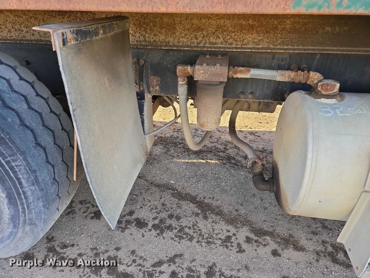 image for item EB1307 2000 Freightliner FLD dump truck