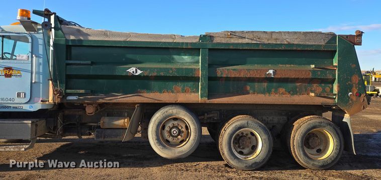 image for item EB1307 2000 Freightliner FLD dump truck