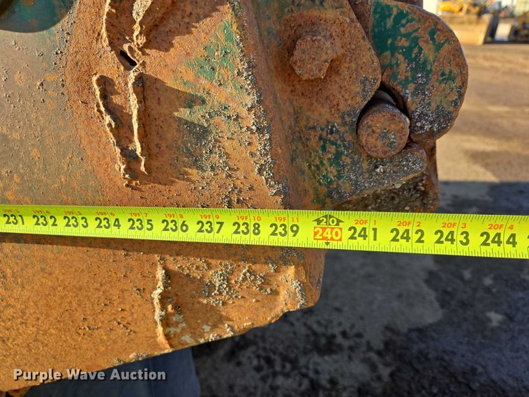 image for item EB1307 2000 Freightliner FLD dump truck