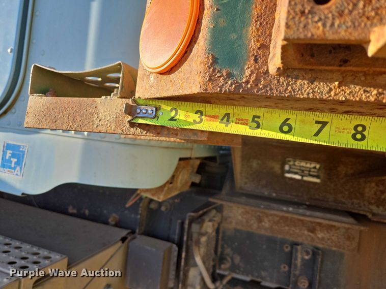 image for item EB1307 2000 Freightliner FLD dump truck