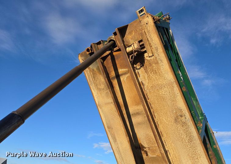 image for item EB1307 2000 Freightliner FLD dump truck