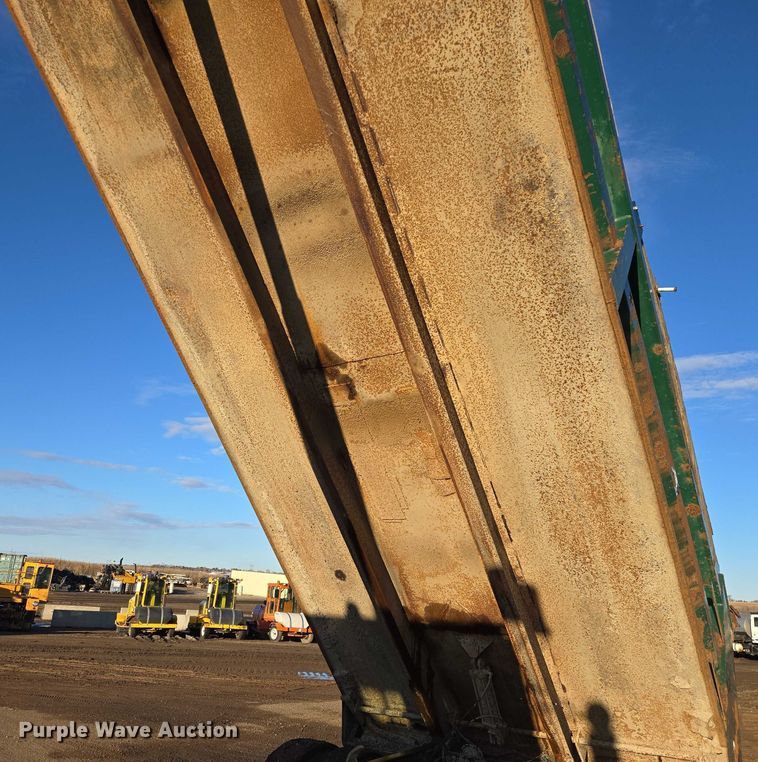 image for item EB1307 2000 Freightliner FLD dump truck