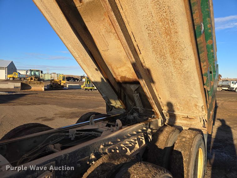 image for item EB1307 2000 Freightliner FLD dump truck