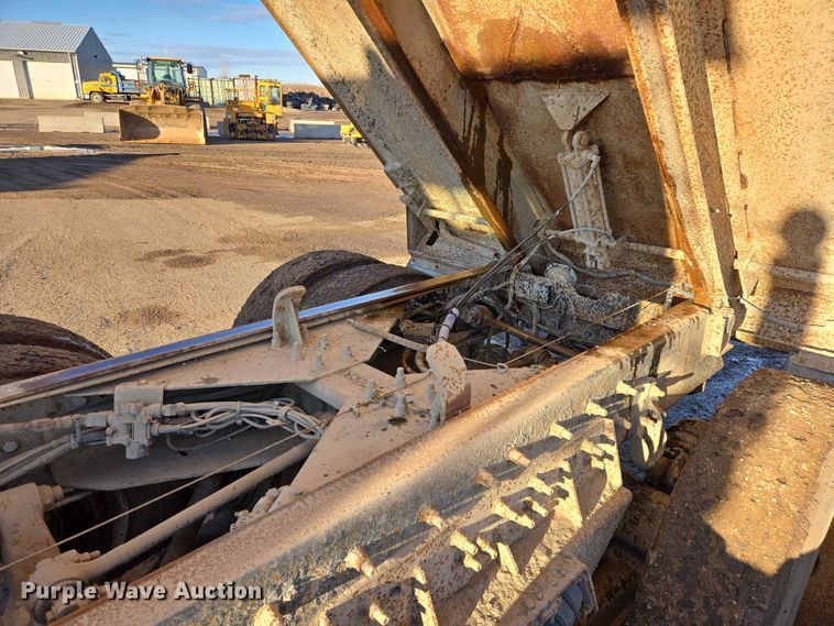 image for item EB1307 2000 Freightliner FLD dump truck