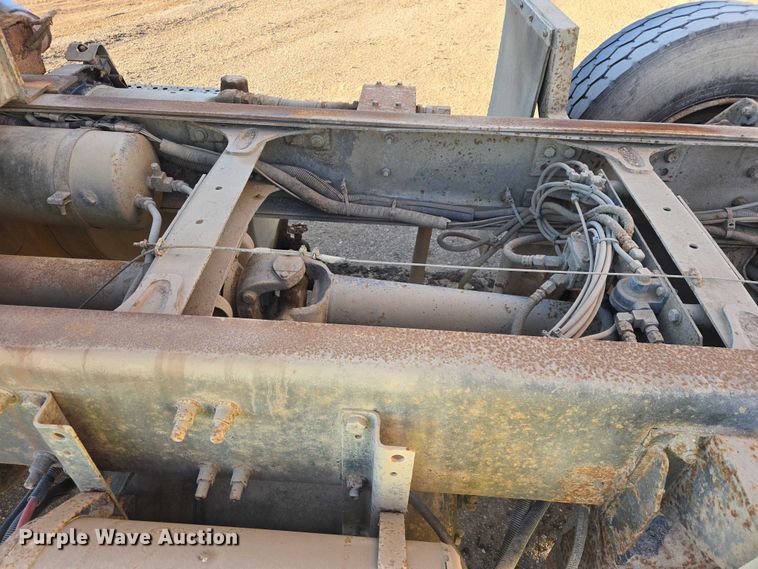 image for item EB1307 2000 Freightliner FLD dump truck