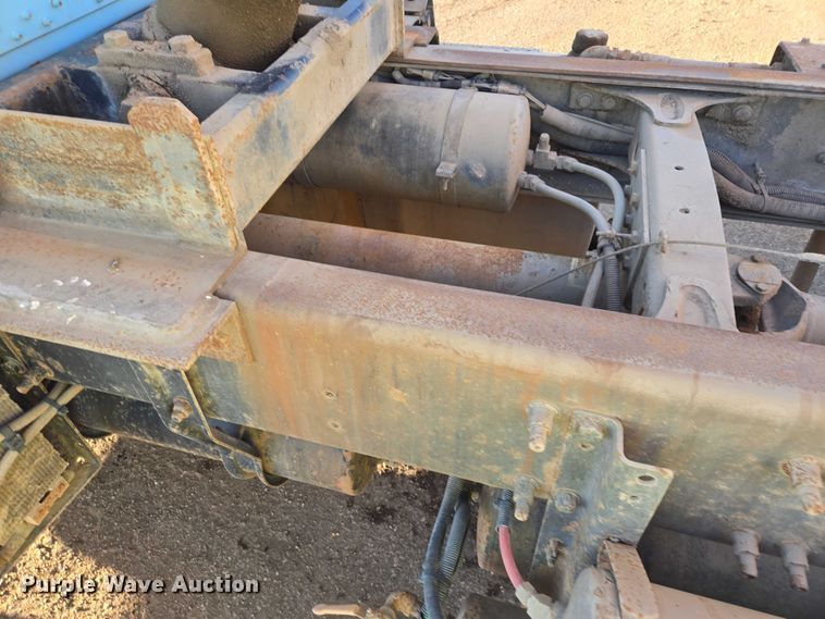 image for item EB1307 2000 Freightliner FLD dump truck