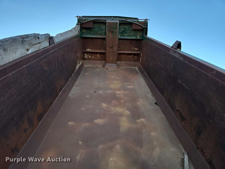 image for item EB1307 2000 Freightliner FLD dump truck