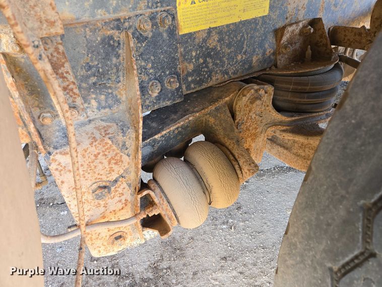 image for item EB1307 2000 Freightliner FLD dump truck