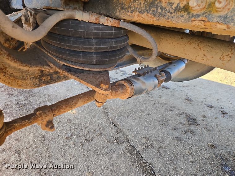 image for item EB1307 2000 Freightliner FLD dump truck