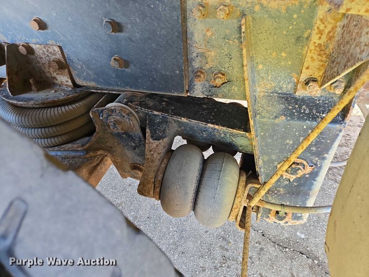 image for item EB1307 2000 Freightliner FLD dump truck