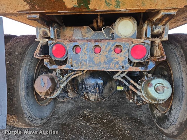 image for item EB1307 2000 Freightliner FLD dump truck