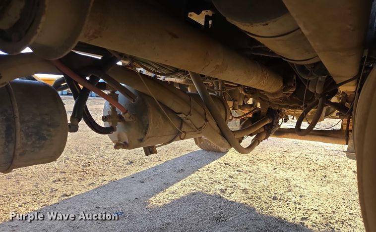 image for item EB1307 2000 Freightliner FLD dump truck