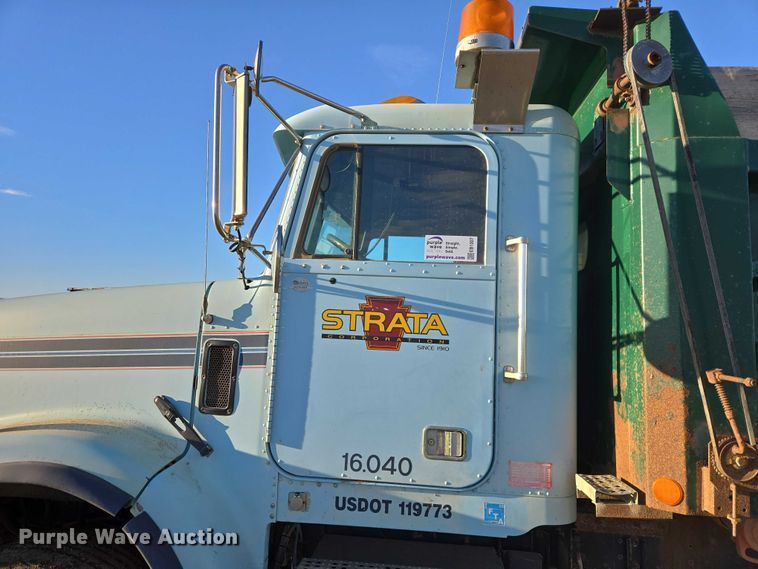 image for item EB1307 2000 Freightliner FLD dump truck