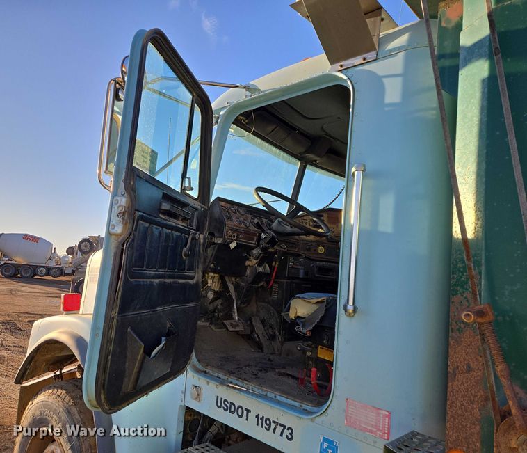 image for item EB1307 2000 Freightliner FLD dump truck