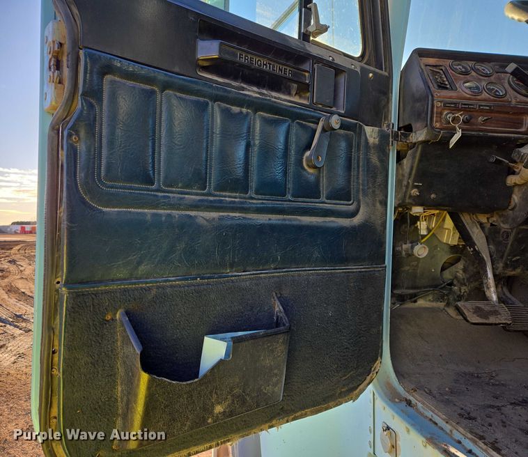 image for item EB1307 2000 Freightliner FLD dump truck