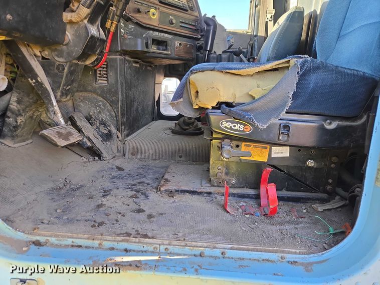 image for item EB1307 2000 Freightliner FLD dump truck