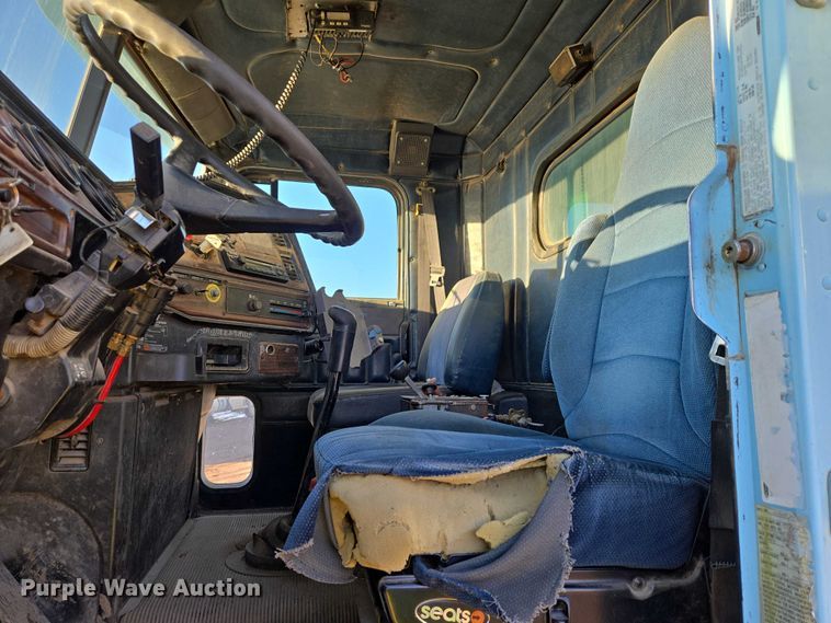 image for item EB1307 2000 Freightliner FLD dump truck