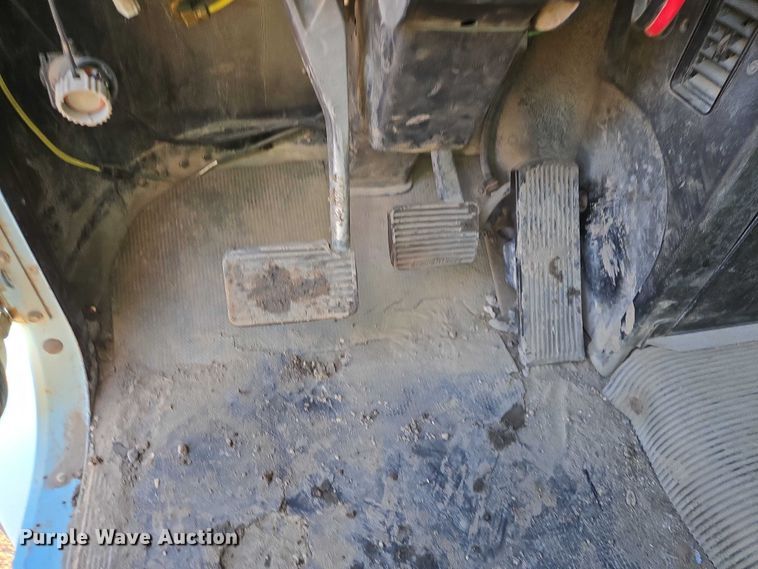 image for item EB1307 2000 Freightliner FLD dump truck