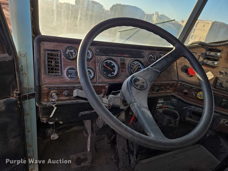 image for item EB1307 2000 Freightliner FLD dump truck