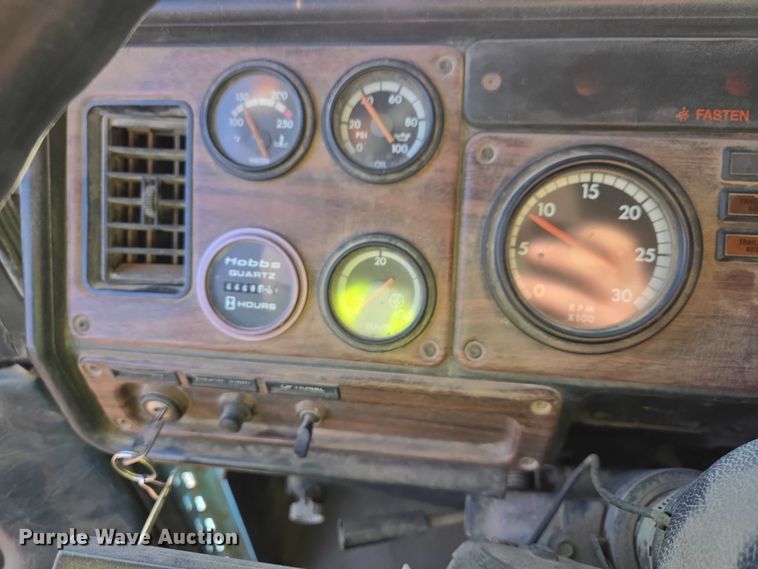 image for item EB1307 2000 Freightliner FLD dump truck